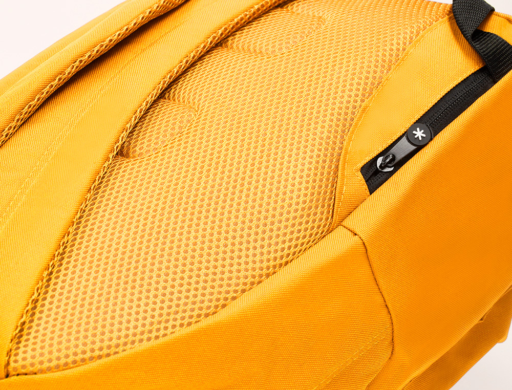 MOCHILA ANTARTIK CON ASA Y BOLSILLOS CON CREMALLERA COLOR MOSTAZA 310X160X410 MM