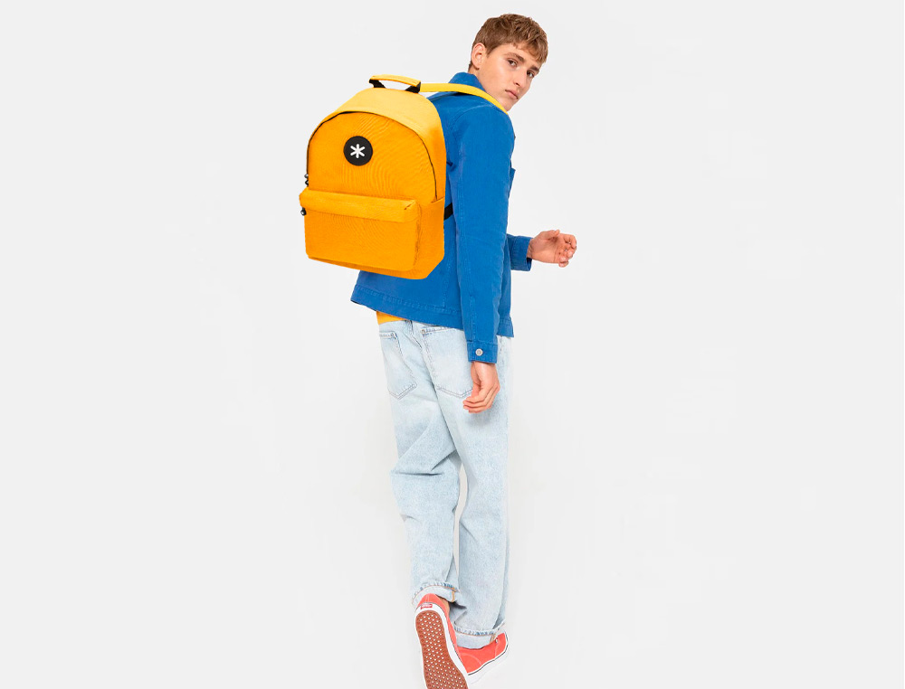 MOCHILA ANTARTIK CON ASA Y BOLSILLOS CON CREMALLERA COLOR MOSTAZA 310X160X410 MM