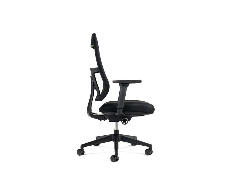 SILLA ROCADA DIRECCION BRAZOS REGULABLES BASE POLIMERO RESPALDO Y ASIENTO EN TELA IGNIFUGA AZUL 610X680X1075 MM