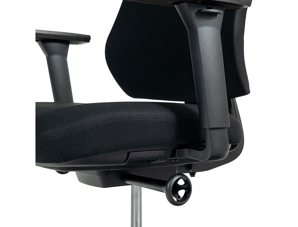 SILLA ROCADA DIRECCION BRAZOS REGULABLES BASE POLIMERO RESPALDO Y ASIENTO EN TELA IGNIFUGA AZUL 610X680X1075 MM