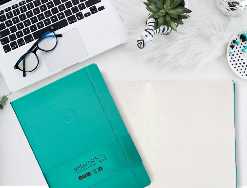 CUADERNO CON GOMILLA ANTARTIK NOTES TAPA DURA A4 HOJAS PUNTOS TURQUESA 100 HOJAS 80 GR FSC